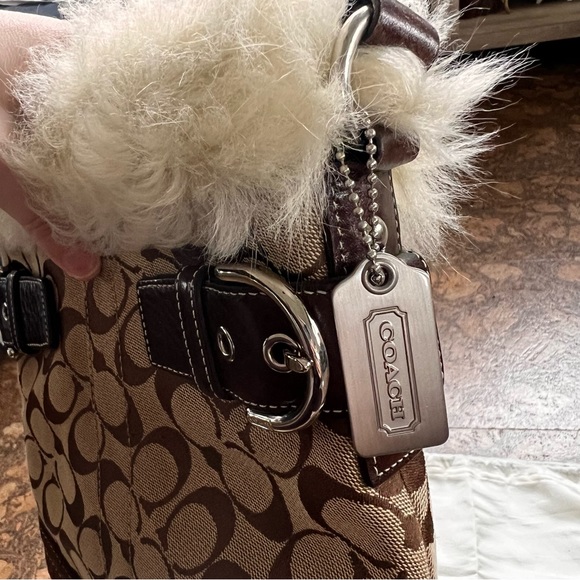 Coach Signature C Bag with Shearling Trim and Key Card Holder - Picture 13 of 16